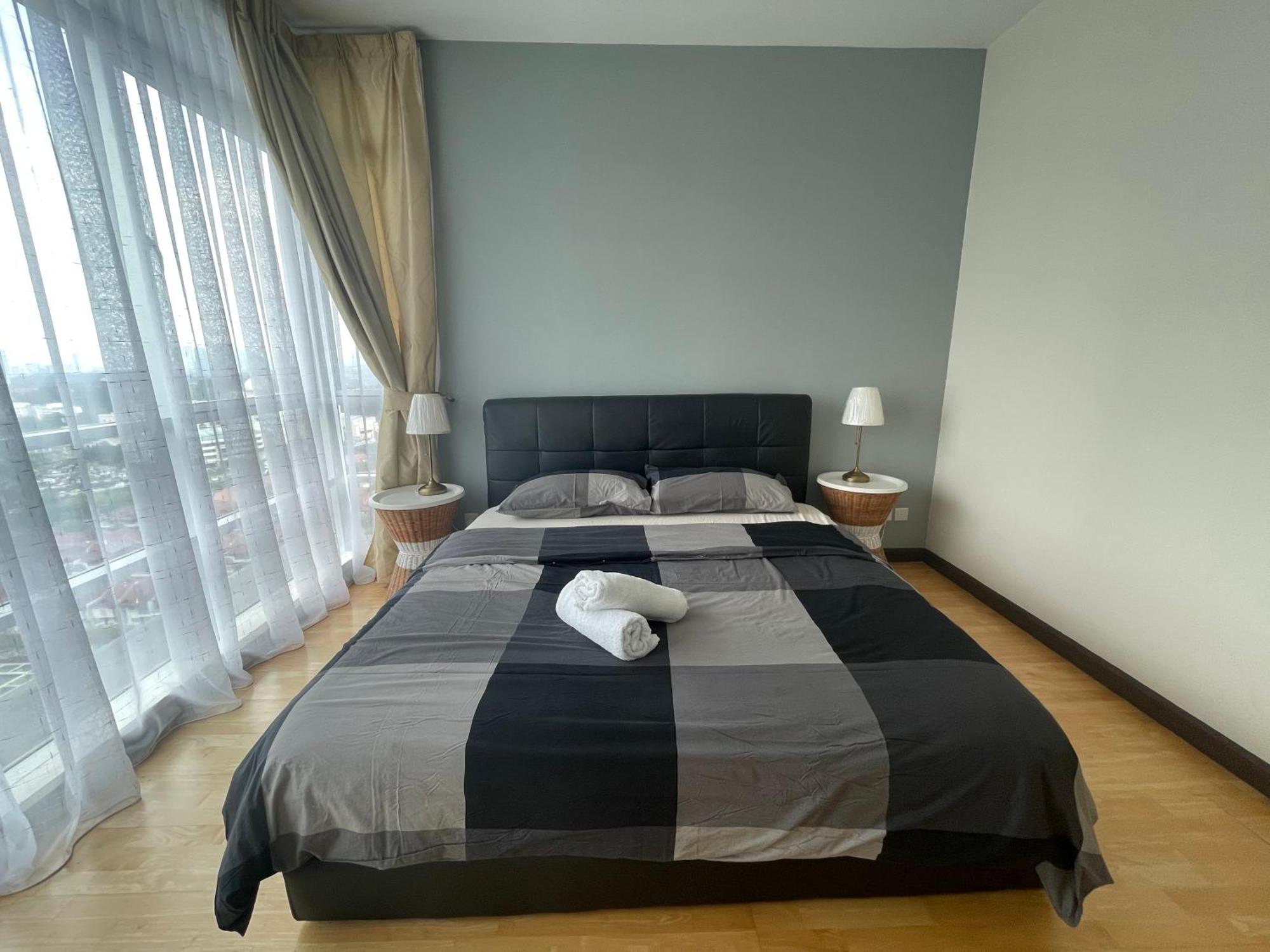 Solaris Dutamas By Manhattan Group *
